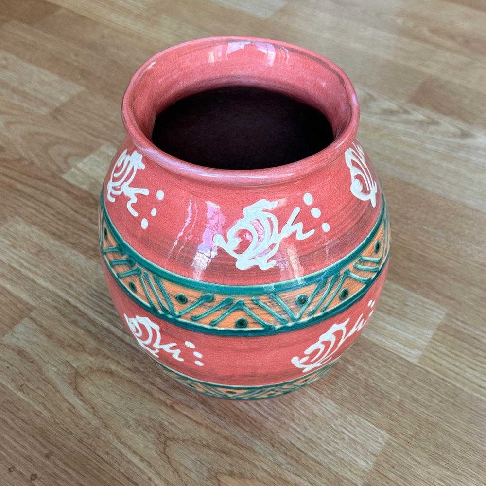 EARTH WORKS BARBADOS ART POTTERY: VIVID HANDCRAFTED ART POTTERY VASE